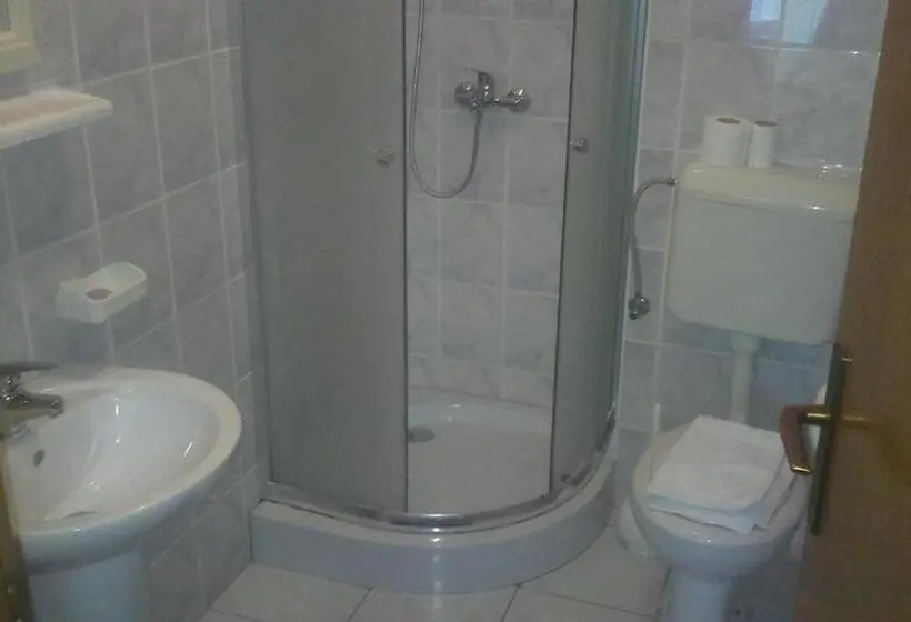 اتاق استاندارد سه نفره, Hostel Havana