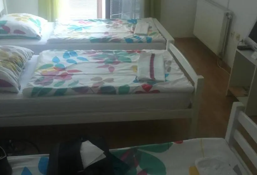 اتاق استاندارد سه نفره, Hostel Havana