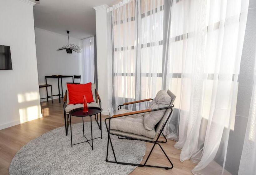 استودیوی لوکس, Hostel Havana