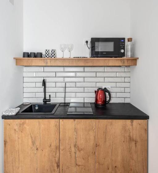 استودیوی لوکس, Hostel Havana