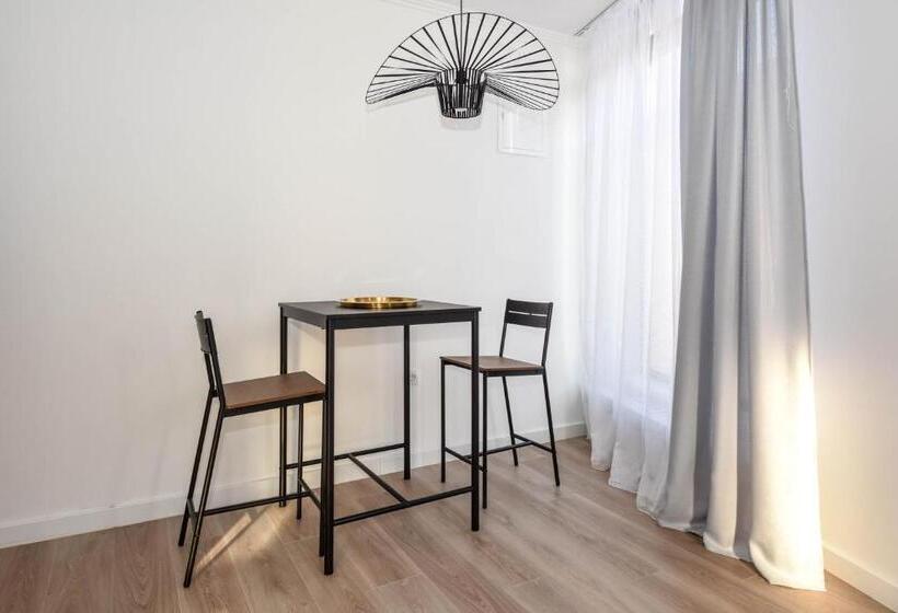 استودیوی لوکس, Hostel Havana