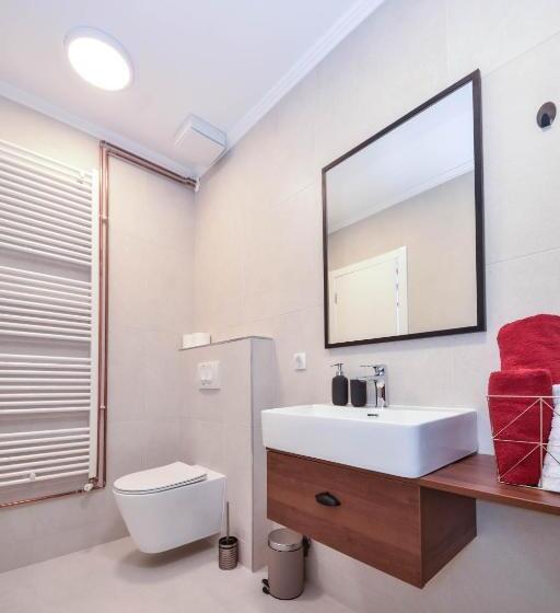 استودیوی لوکس, Hostel Havana