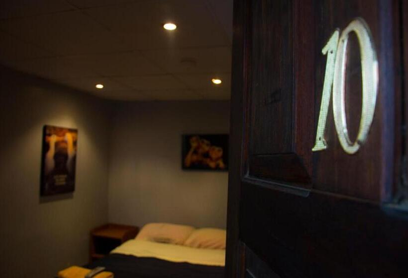 Quarto Estandar, Blue House Youth Hostel