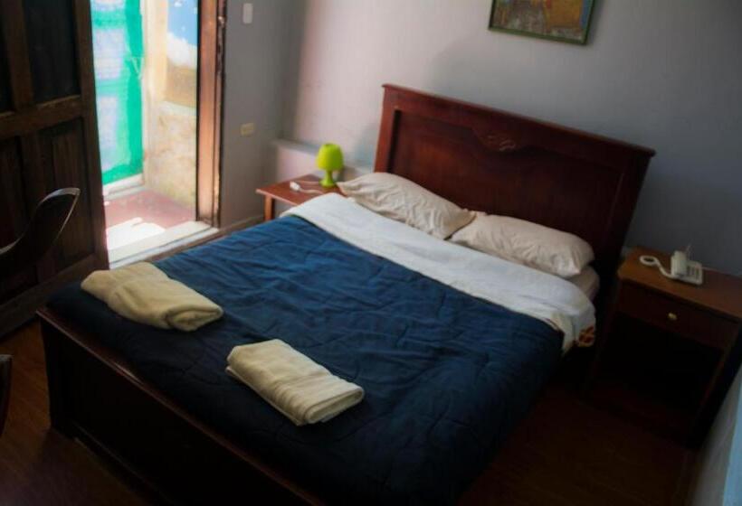 Quarto Economy, Blue House Youth Hostel