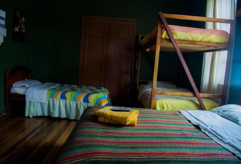 Quarto Quádruplo Estandar, Blue House Youth Hostel
