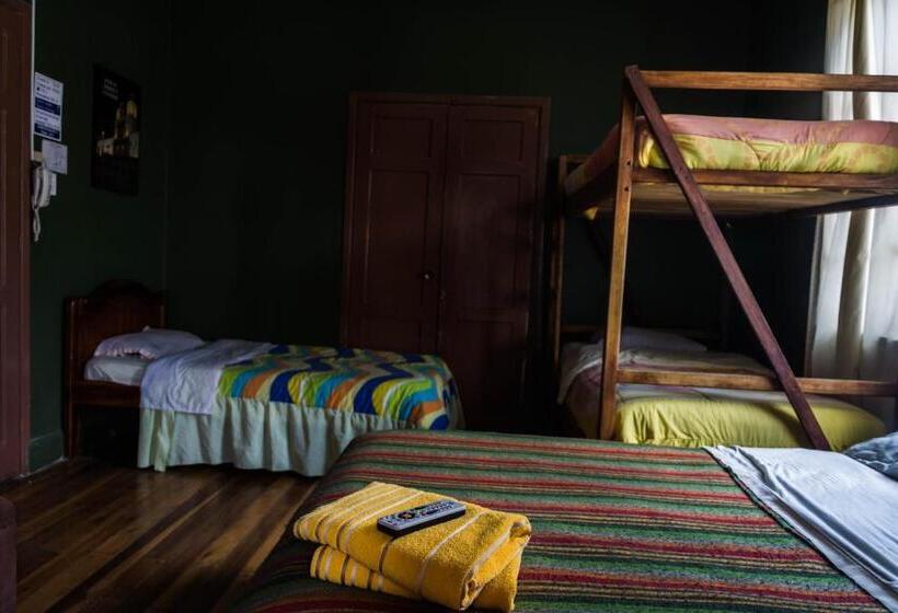 Четырехместный Номер Стандарт, Blue House Youth Hostel