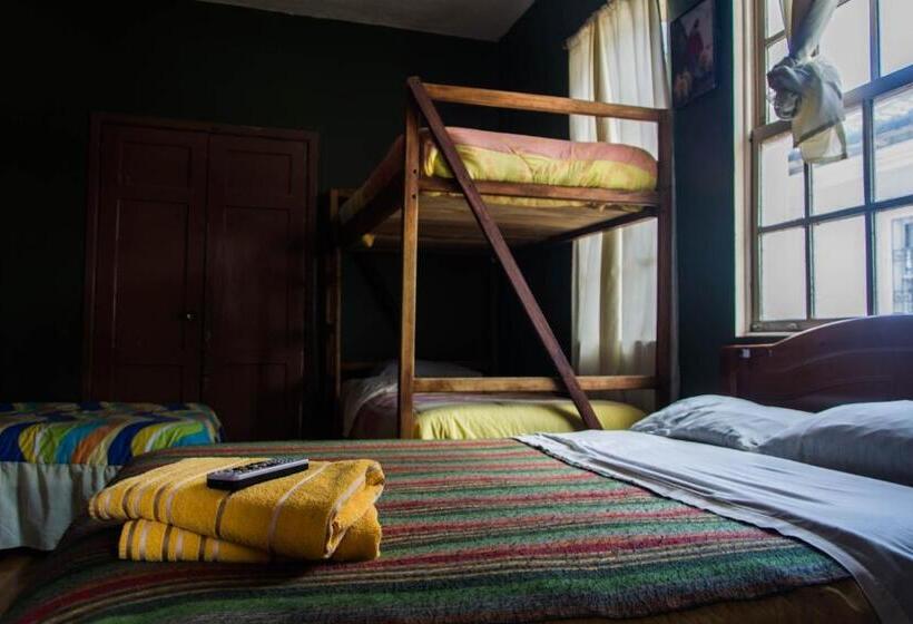 Quarto Quádruplo Estandar, Blue House Youth Hostel
