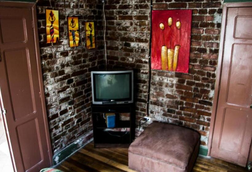 Четырехместный Номер Стандарт, Blue House Youth Hostel