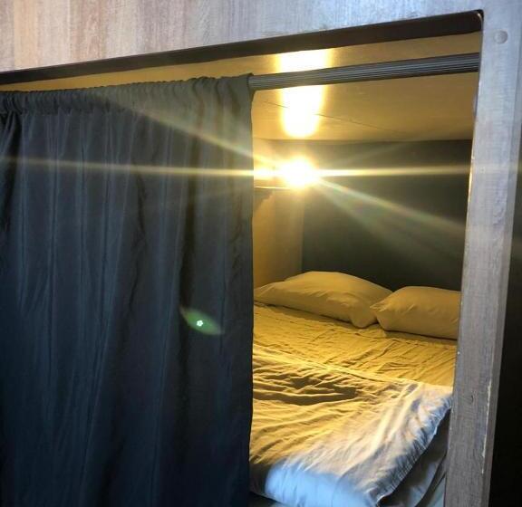 Кровать в Общей Комнате, Blue House Youth Hostel