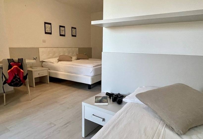 اتاق استاندارد سه نفره, Garden Arco