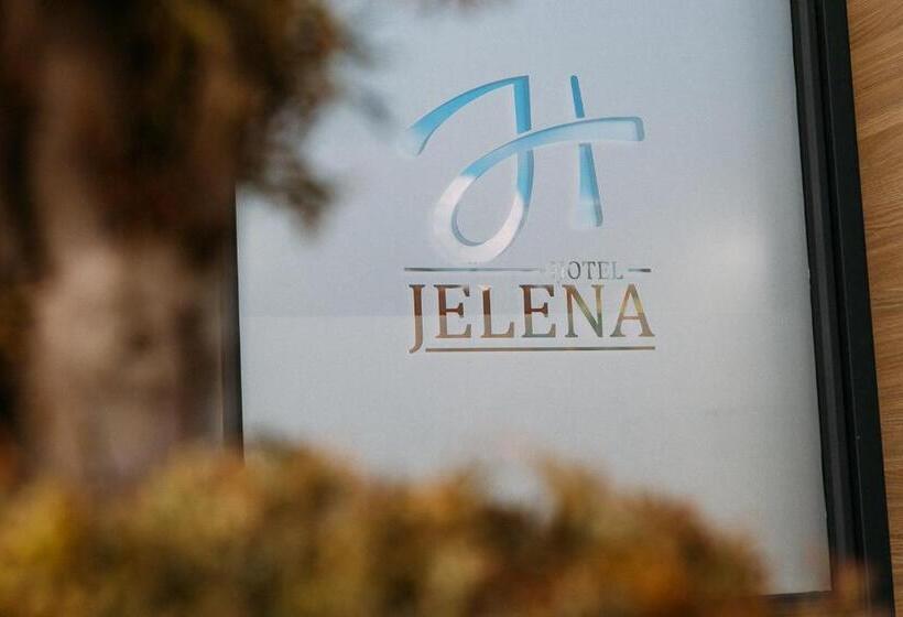 اتاق استاندارد برای معلولان, Jelena