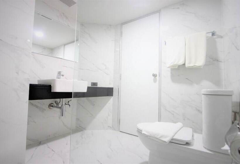 غرفة ديلوكس, Mgrand