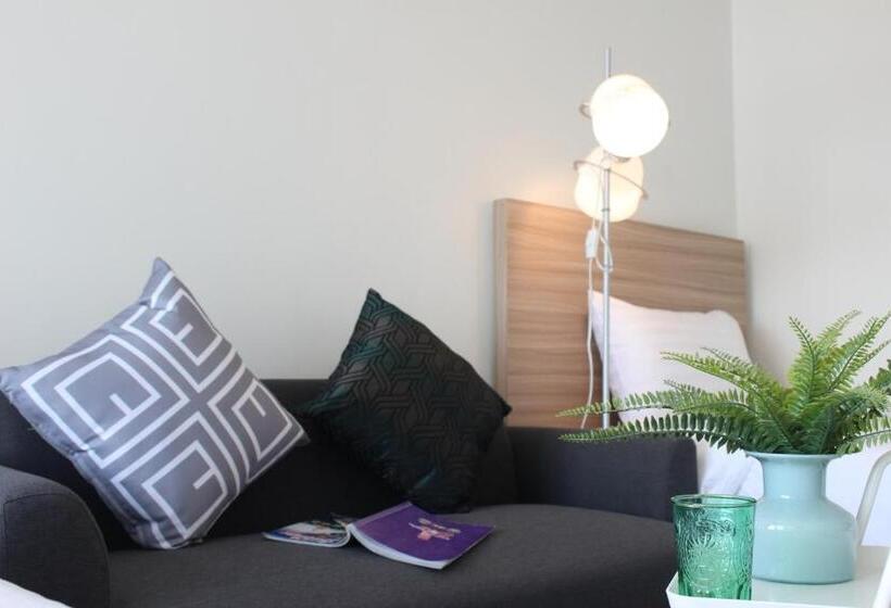 غرفة ديلوكس, Mgrand