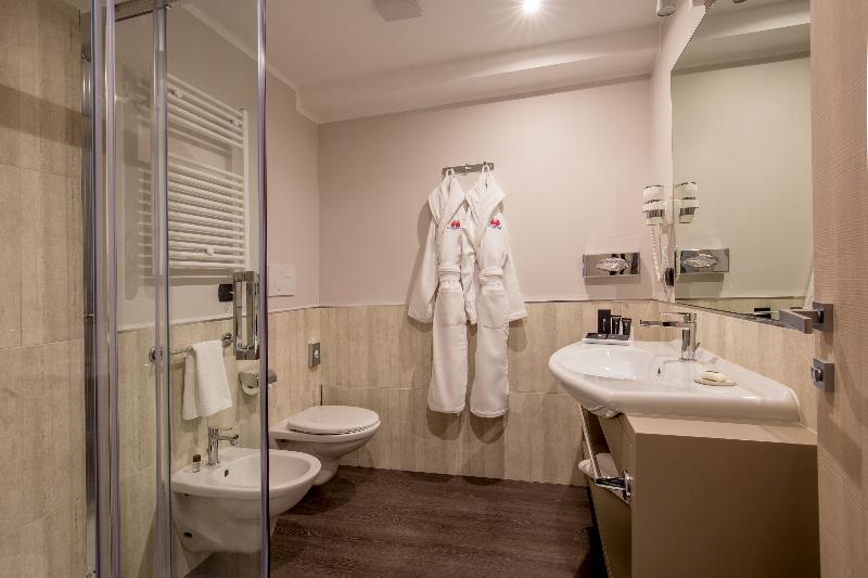 غرفة ديلوكس, Mgrand