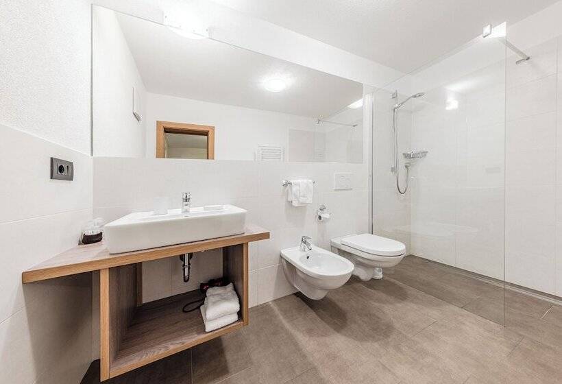 スタンダードルーム, Steinrosl