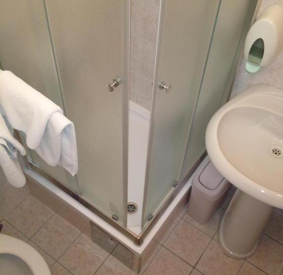 اتاق استاندارد سه نفره, Motel Neno