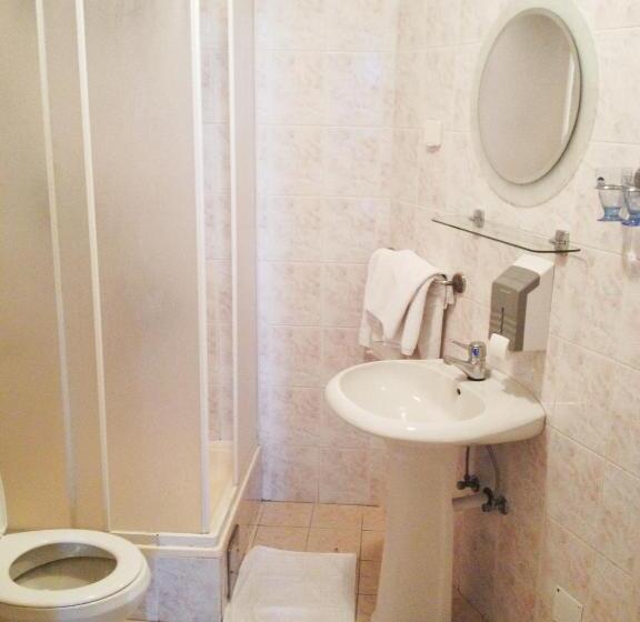 اتاق استاندارد سه نفره, Motel Neno