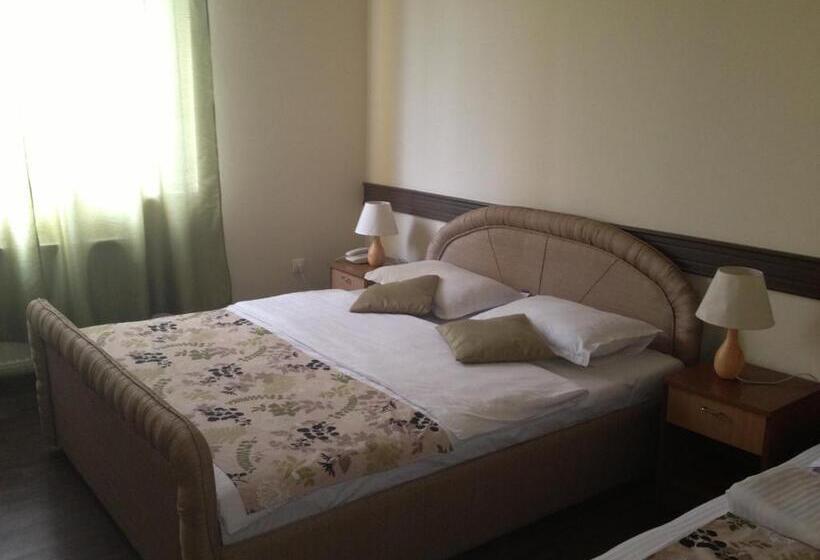 اتاق استاندارد سه نفره, Motel Neno