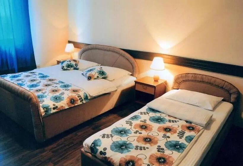 اتاق استاندارد سه نفره, Motel Neno