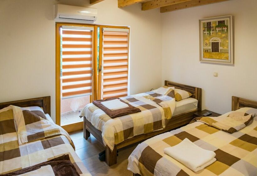 اتاق استاندارد با بالکن, Motel Orhideja