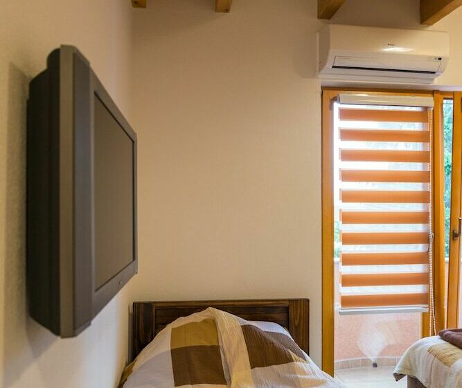 اتاق استاندارد با بالکن, Motel Orhideja