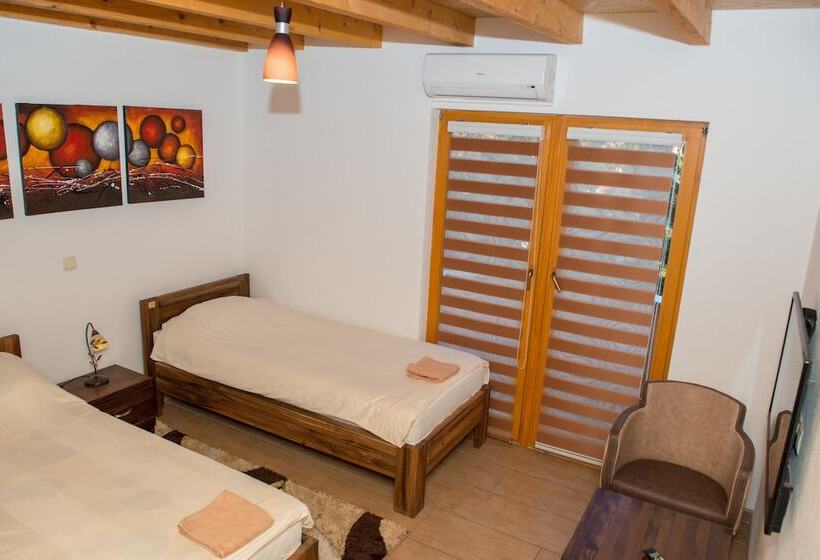 اتاق استاندارد با بالکن, Motel Orhideja