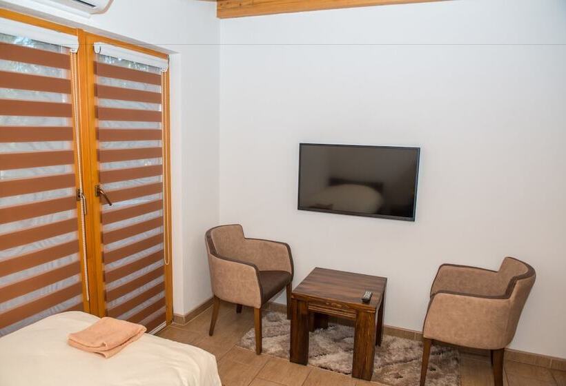 اتاق استاندارد با بالکن, Motel Orhideja