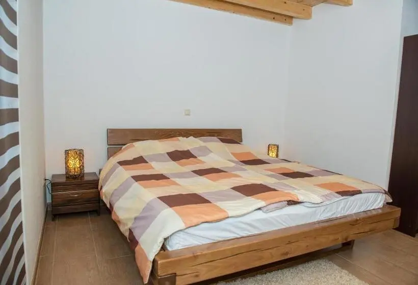 اتاق خانوادگی, Motel Orhideja
