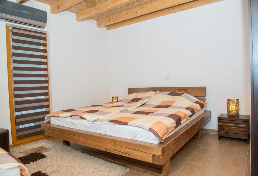 اتاق خانوادگی, Motel Orhideja