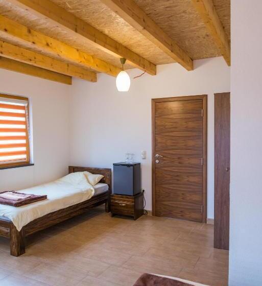 اتاق راحتی سه تخته, Motel Orhideja