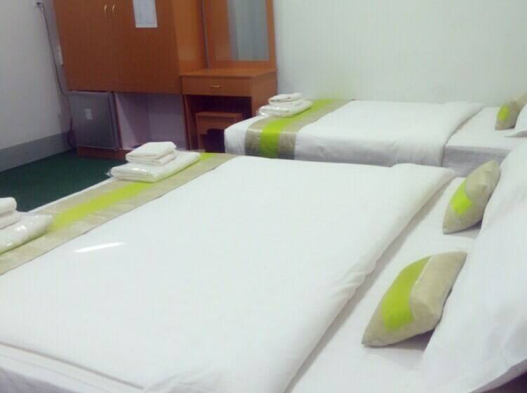 اتاق استاندارد سه نفره, Green Days Inn
