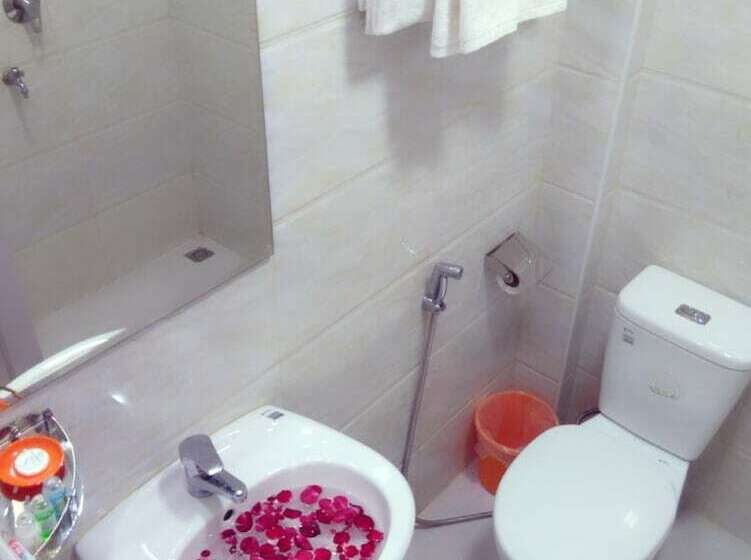 اتاق استاندارد سه نفره, Green Days Inn