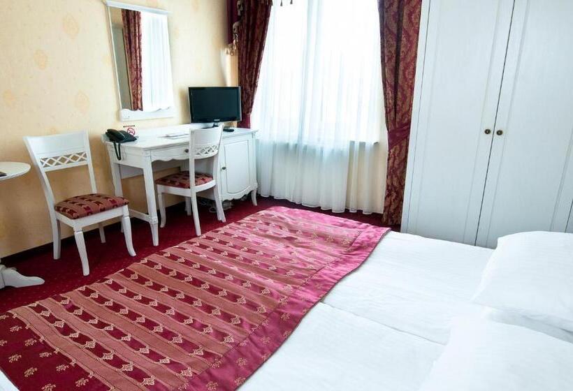 اتاق استاندارد سه نفره, Korona