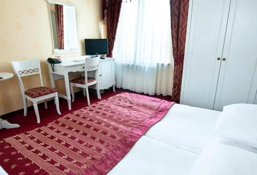 اتاق استاندارد سه نفره, Korona