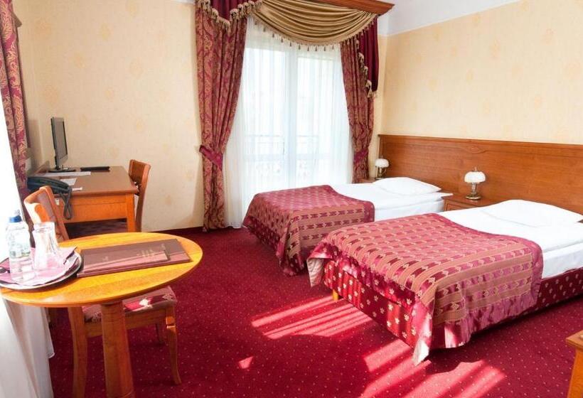 带阳台的三人标准间, Korona