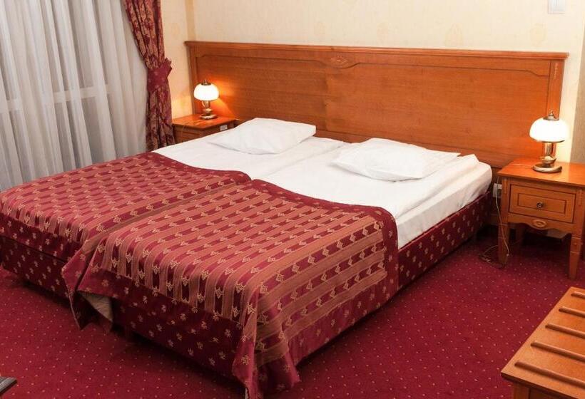 带阳台的三人标准间, Korona