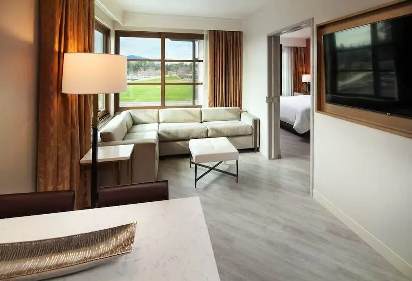 سوییت با چشمانداز کوه, Sheraton Redding Hotel At The Sundial Bridge