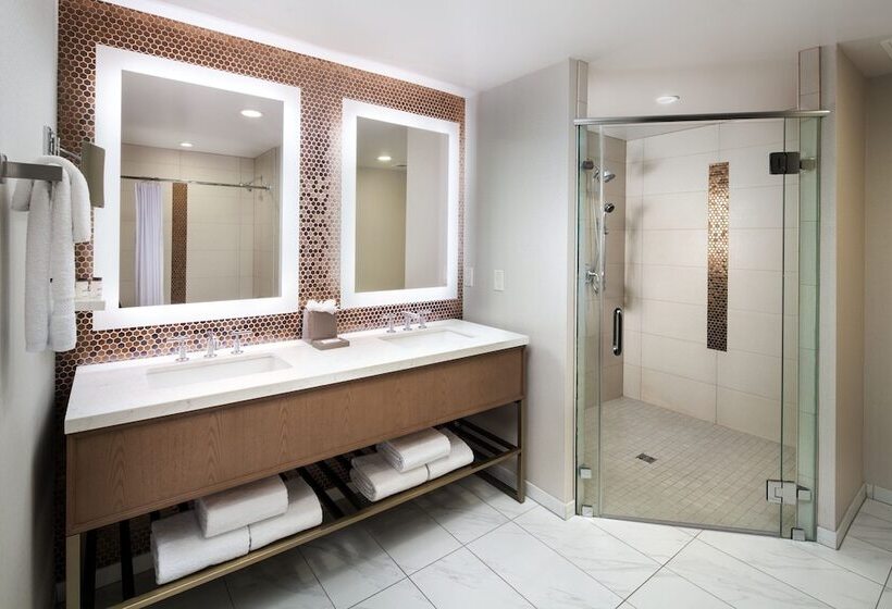 Президентский Люкс, Sheraton Redding Hotel At The Sundial Bridge