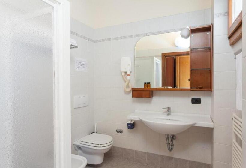 Superior room with lake view, Villa Isabella