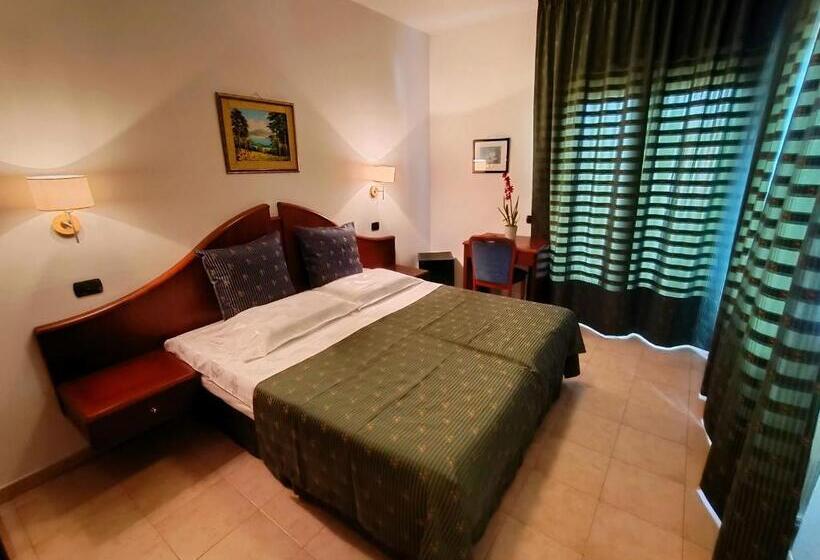 غرفة سوبيريور إطلالة على البحيرة, Villa Isabella