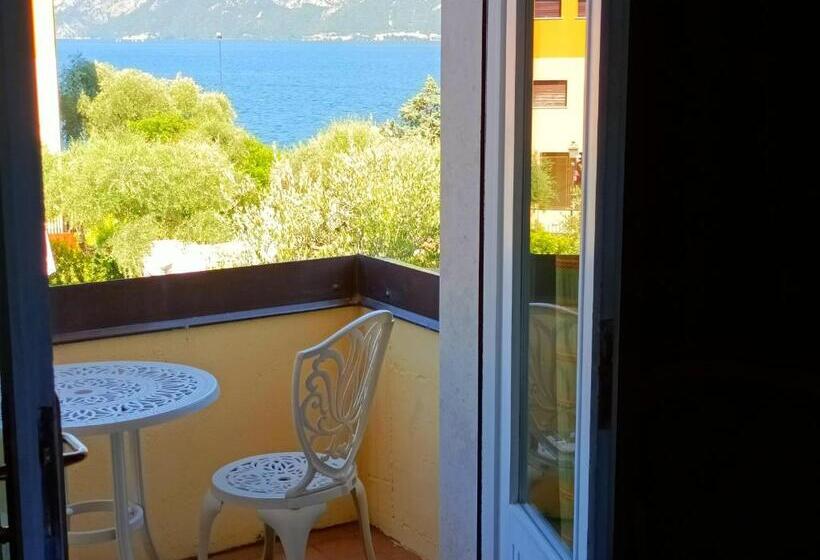 غرفة سوبيريور إطلالة على البحيرة, Villa Isabella