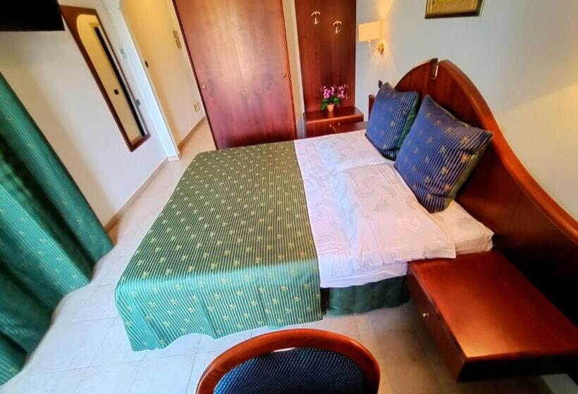 Superior room with lake view, Villa Isabella