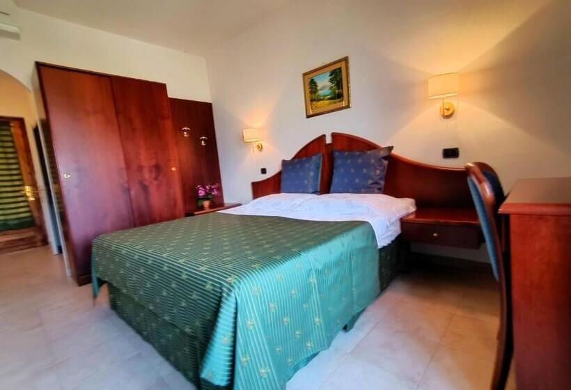 غرفة سوبيريور إطلالة على البحيرة, Villa Isabella