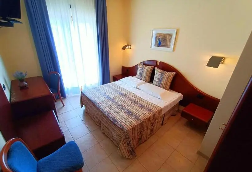 Comfort room with mountain view, Villa Isabella