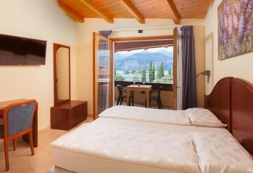 غرفة ديلوكس مطلة على البحيرة, Villa Isabella