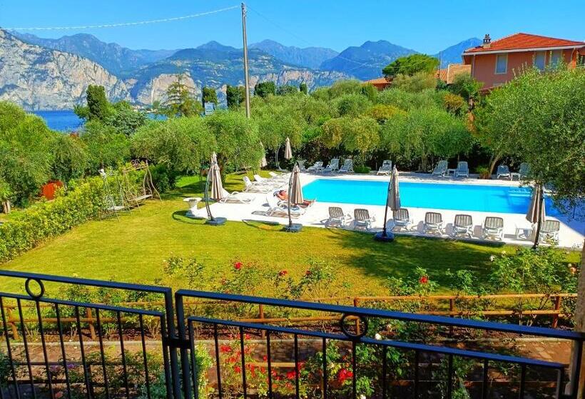 جناح مطل على البحيرة, Villa Isabella