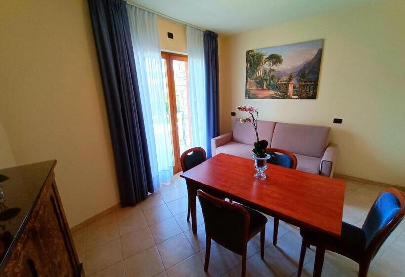 Suite with lake view, Villa Isabella