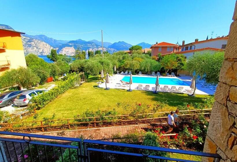 Suite with lake view, Villa Isabella