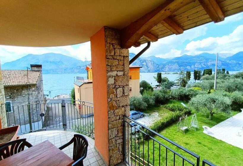 جناح جونيور, Villa Isabella