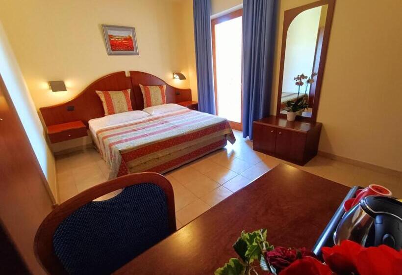 جناح جونيور, Villa Isabella